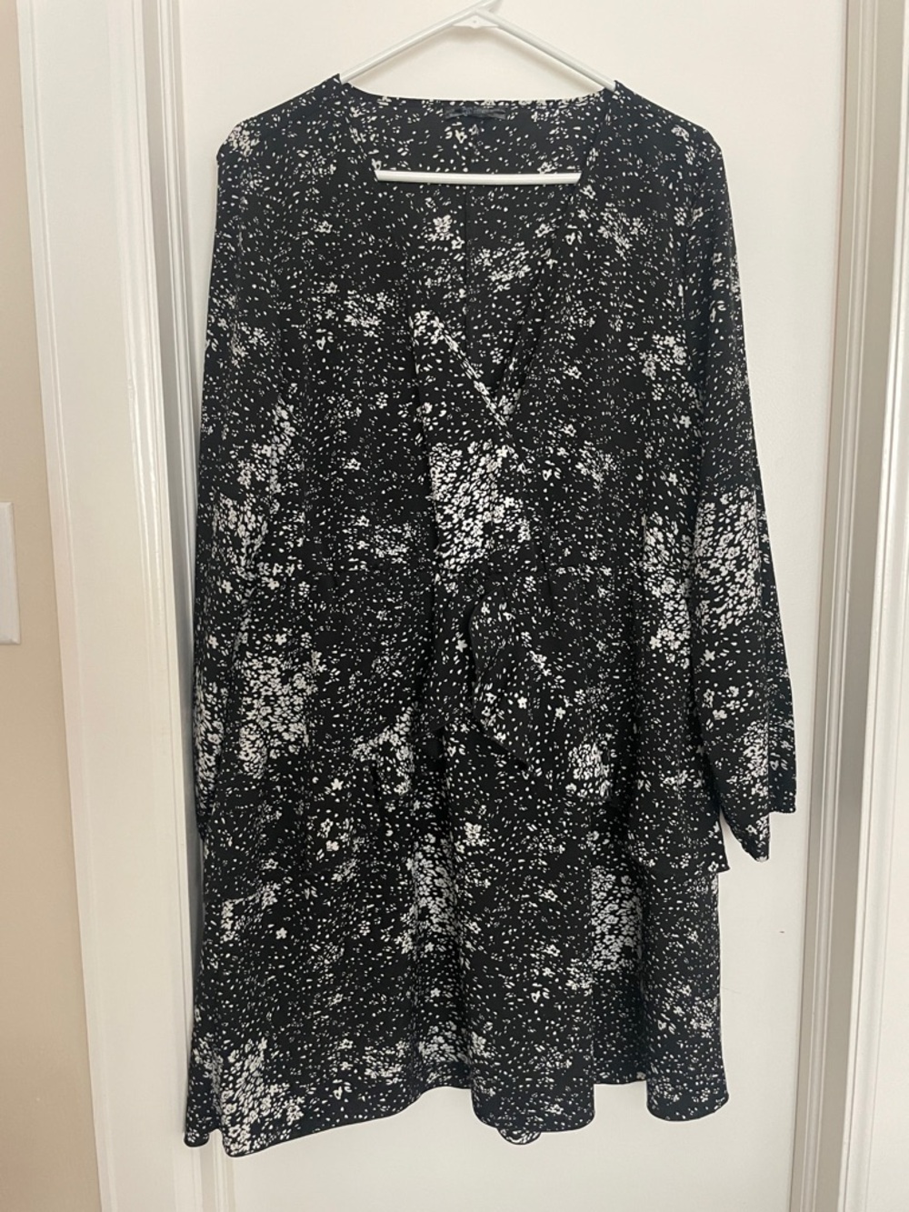 SHEIN Black & White Speckled V-Neck Long Sleeve Dress
